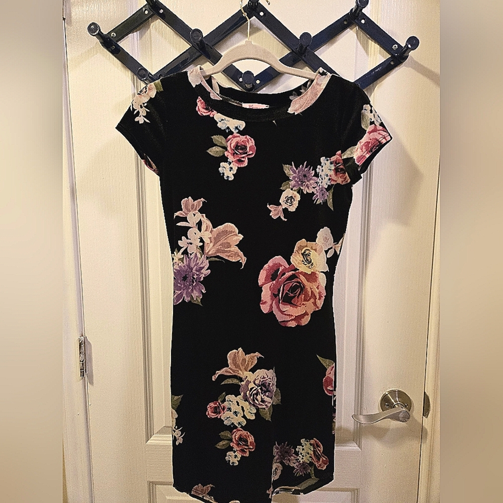 NWT Black with Flowers Velour Dress Juniors Women Size Medium